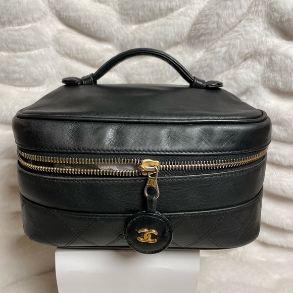 🔥CHANEL “AUTHENTIC” LEATHER TRAVEL CASE - Picture 2 of 5